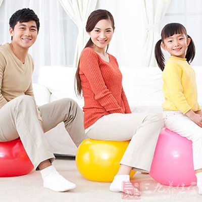 瑜伽球怎么用 瑜伽球能减肥吗(3)