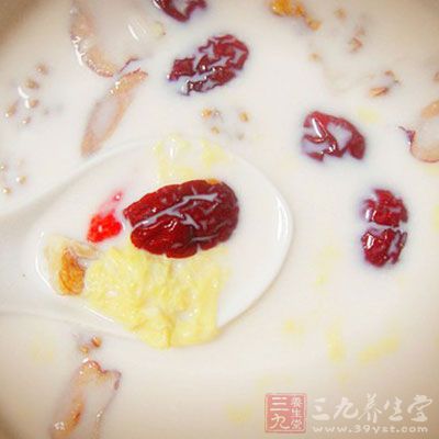 营养早餐四：牛奶蛋花、溜鱼肉泥丸、豆沙包