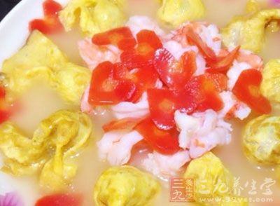 营养早餐一：虾仁蛋饺、菠菜豆腐汤