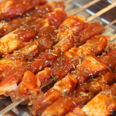 很多食物经过烟熏烘烤之后，的确很香，那股焦香味吸引着很多人