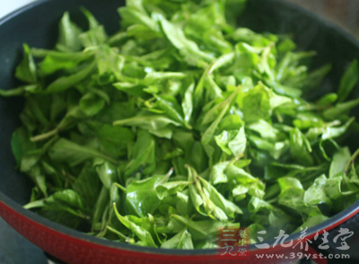 枸杞芽又名枸杞头、枸芽子,春季枸杞长出的嫩苗就是枸杞芽 1