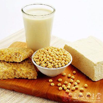 多吃燕麦芹菜等纤维素丰富的食物可以帮助彻底排出体内的废物。