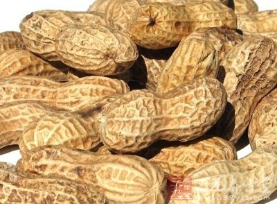 即使是食用花生(归类为豆科植物,而非坚果)也会起到有益作用 即使是食用花生(归类为豆科植物,而非坚果)也会起到有益作用