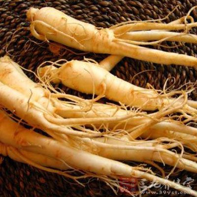 将人参切成薄片，每次取3克左右(约5-10片)