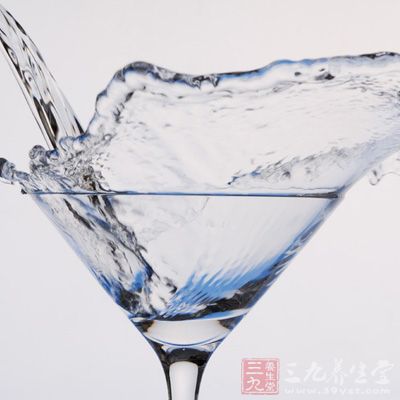 古贝春<em>白酒</em>现<em>头发</em> 维权遇踢皮球