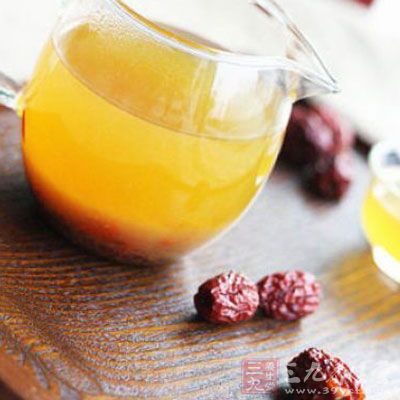 蜂蜜大枣茶是比较好的搭配,有补虚益气、养血安神、健脾和胃等作用 蜂蜜大枣茶是比较好的搭配,有补虚益气、养血安神、健脾和胃等作用