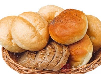 No.1全麦面包+水煮蛋+香蕉+猕猴桃+巴旦木+核桃+红枣干+牛奶 No.1全麦面包+水煮蛋+香蕉+猕猴桃+巴旦木+核桃+红枣干+牛奶