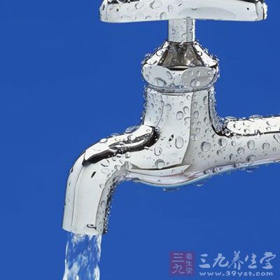 水在龙头中滞留越久,铅的含量就越高 faa1093d58ddd7cd1f4ae5c9138a38d5