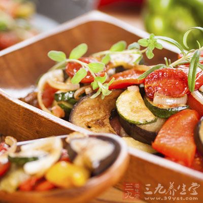 缺乏蛋白质，皮肤头发都不美