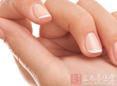 指甲没有月牙白补什么 指甲没有月牙白补什么