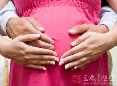 怀孕的征兆一:乳房变大、变敏感