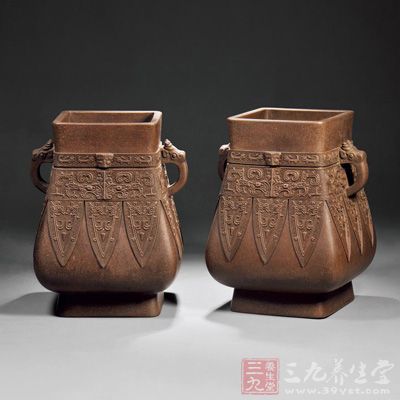 由于陈鸣远的作品出神入化，名震一时，故仿品、赝品大量出现