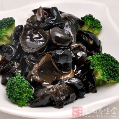 “三黑”指的是蘑菇、 黑木耳、 黑米 “三黑”指的是蘑菇、 黑木耳、 黑米