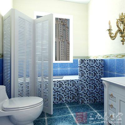 地漏应低于地面10mm左右,排水流量不能太小,否则容易造成阻塞 地漏应低于地面10mm左右,排水流量不能太小,否则容易造成阻塞