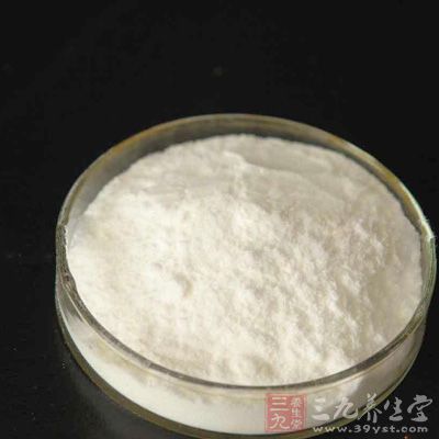 把味精按1∶50的浓度用温开水化开后，口含味精溶液一会儿就吐掉