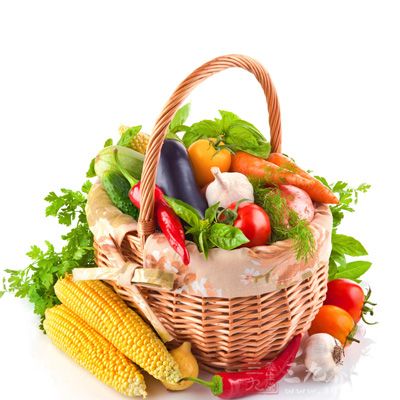 蔬菜、水果可以多吃一些，像是在第一孕期时，宝宝需要大量蛋白质