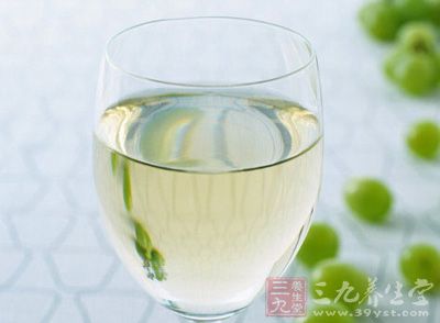 功能性饮料混搭白酒 口感虽好却损害健康