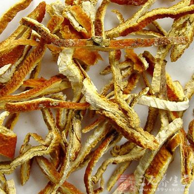 陈皮气香，味辛而微苦。具有理气降逆、调中开胃、燥湿化痰等功效