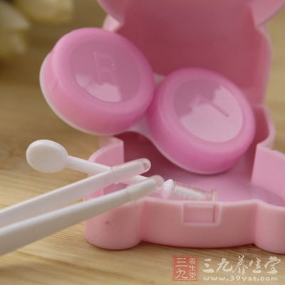 每隔三个月更换一次隐形眼镜盒 每隔三个月更换一次隐形眼镜盒