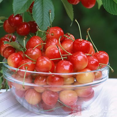 樱桃性温，味甘。具有益气补虚的功效