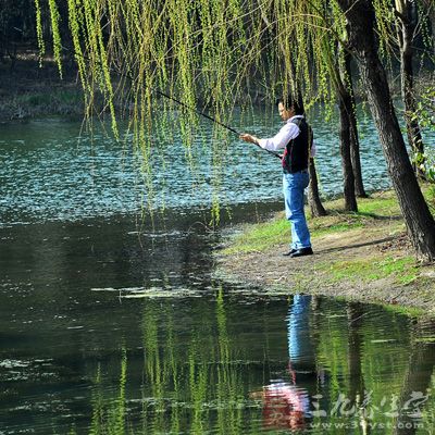 不同水域和钓点使用钓鱼小药技巧