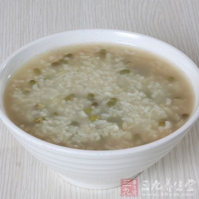 绿豆中的磷脂和蛋白质都具有增进食欲和振奋神经的作用