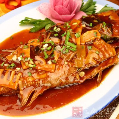 性平味甘，既能补脾胃，又可补肝肾，益筋骨