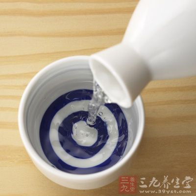 菟丝子100g，五味子50 g，低度白酒100ml