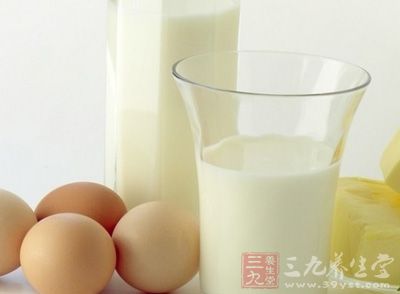 早餐要有鸡蛋、牛奶这些可以提供优质蛋白质