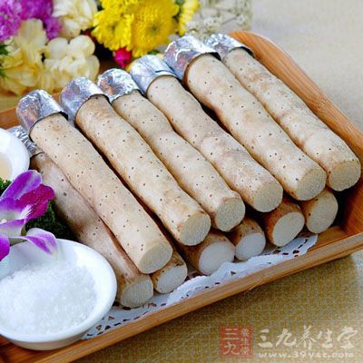 准备白木耳10公克、山药去皮磨成泥状 准备白木耳10公克、山药去皮磨成泥状