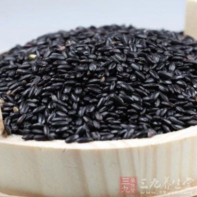 由于黑米所含营养成分多聚集在黑色皮层,故不宜精加工 由于黑米所含营养成分多聚集在黑色皮层,故不宜精加工