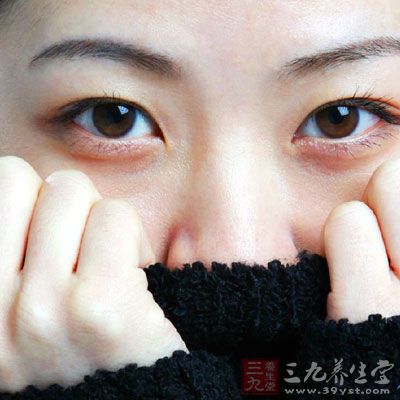 眼圈发黑有可能是一些妇科疾病的信号 眼圈发黑有可能是一些妇科疾病的信号