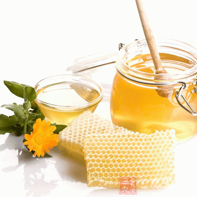 饮酒之后,含服浓蜂蜜,能加速酒精分解 饮酒之后,含服浓蜂蜜,能加速酒精分解