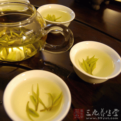 慎用茶水服药 慎用茶水服药