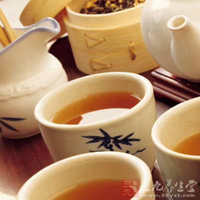 空腹饮茶会冲淡胃酸,还会抑制胃液分泌,妨碍消化,甚至会引起心悸 空腹饮茶会冲淡胃酸,还会抑制胃液分泌,妨碍消化,甚至会引起心悸