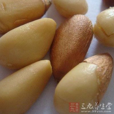 再加入松子仁，调匀