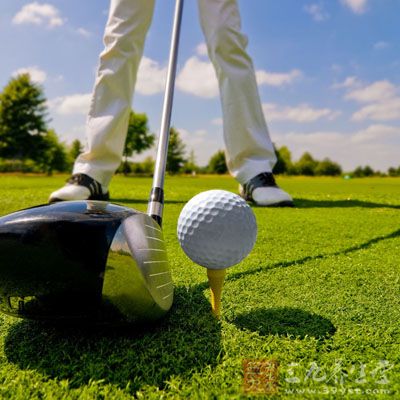 怎样学打高尔夫球 高尔夫球如何入门