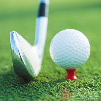 怎样学打高尔夫球 高尔夫球如何入门