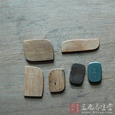 完底石：用于加工茗壶底部和盖里的工具，使加工部分光洁圆润