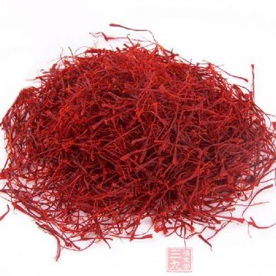 这些所谓的"藏红花"跟刚才路边摊上卖的一样,都是一个个的花苞,而且