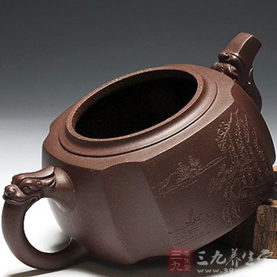 原矿紫泥,为较常见之典型紫砂泥 原矿紫泥,为较常见之典型紫砂泥