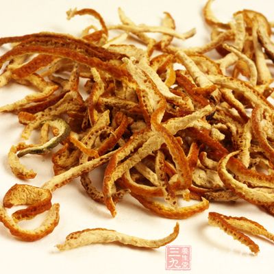 桔皮饮：鲜桔皮50克，糖适量，开水冲泡代茶饮