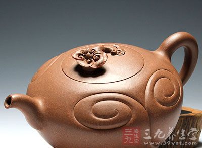 原矿老段泥色泽淡雅,590cc大品壶体饱满,气韵充沛 原矿老段泥色泽淡雅,590cc大品壶体饱满,气韵充沛