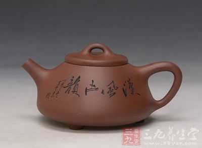 平时泡茶依茶择壶，“一壶事一茶”，严格区分，泡茶品味