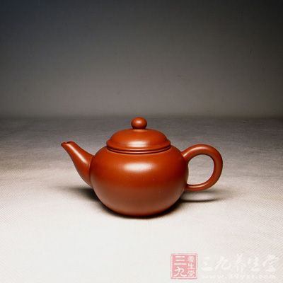 如果你也是爱茶的人，就要搜集一些关于紫砂壶的资料了，在茶的国度里，紫砂壶的地位是不可动摇的