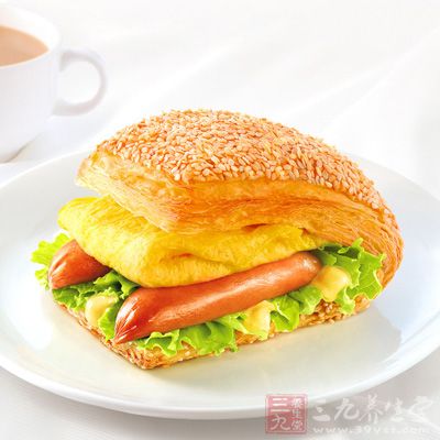 高熱量的早餐容易導(dǎo)致肥胖，油炸食品長期使用也會對身體有危害