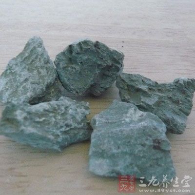 矿土呈淡绿色层片状，烧成陶后出现梨皮冻色