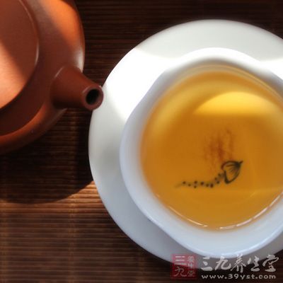 使用紫砂壶泡茶优于其他器皿的重要原因