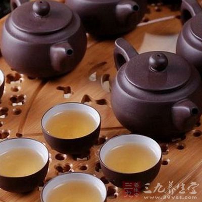 故凡有饮茶习惯者，应经常及时清洗茶具内壁的茶垢，以免其危害健康