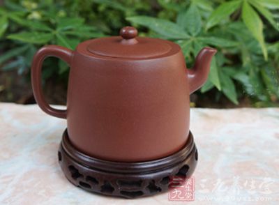 篆刻功底扎实，尽显紫砂艺术的美感